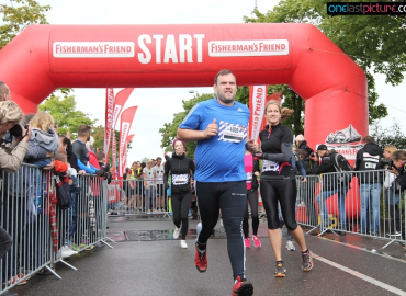 foto_premiere_des_fishermans_friend_strongmanrun_in_koeln_onelastpicture.com15